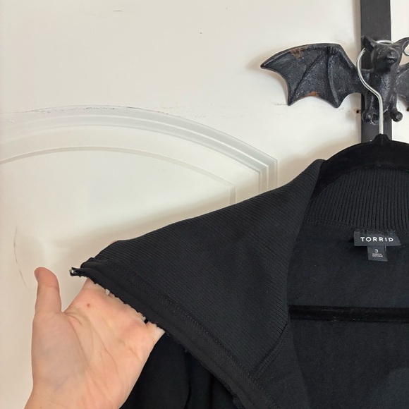 Torrid Fleece V-Neck Sweatshirt Elegant Cut Soft Comfortable size 3X - Picture 10 of 15